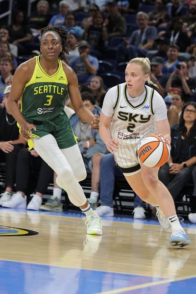Storm Surge: Seattle Overpowers Chicago in Windy City Showdown