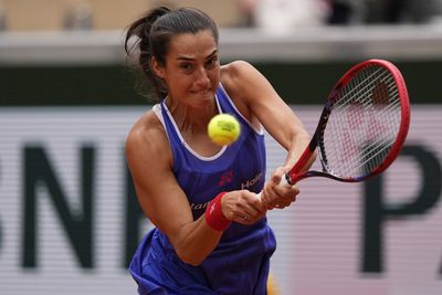 Swiatek Survives Scare, Nadal Bows Out Early in Dramatic Roland-Garros Opening
