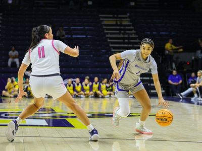Racers’ title surge swallows Sycamores as Briggs battles Secrist in Murray
