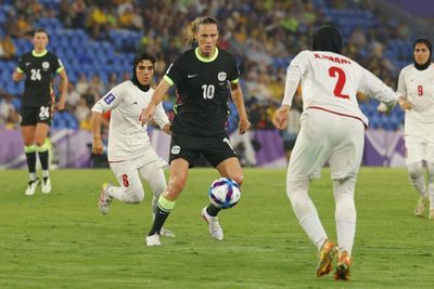 Van Egmond Battles Through Iran Pressure in Gold Coast Clash